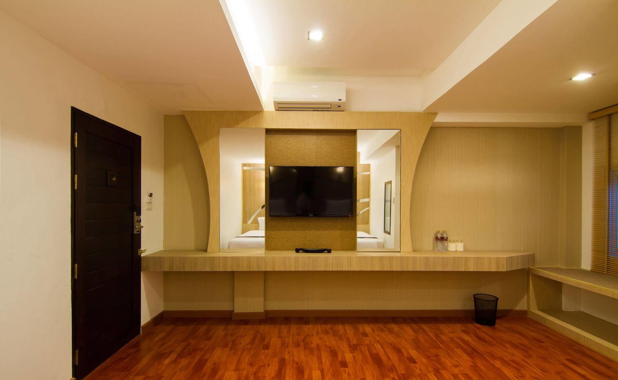 Delio Boutique Hotel Удон Тани Екстериор снимка