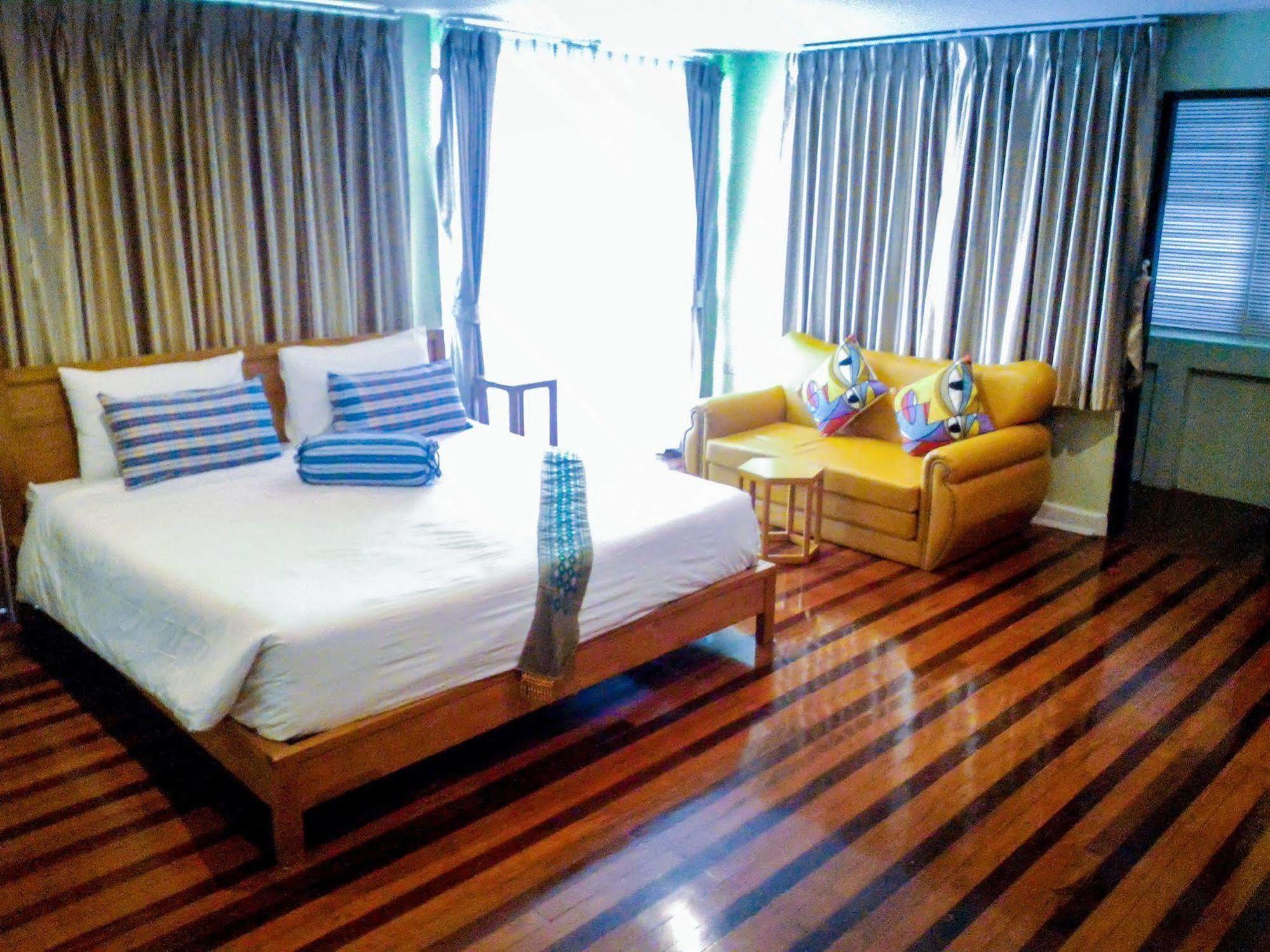 Delio Boutique Hotel Удон Тани Екстериор снимка